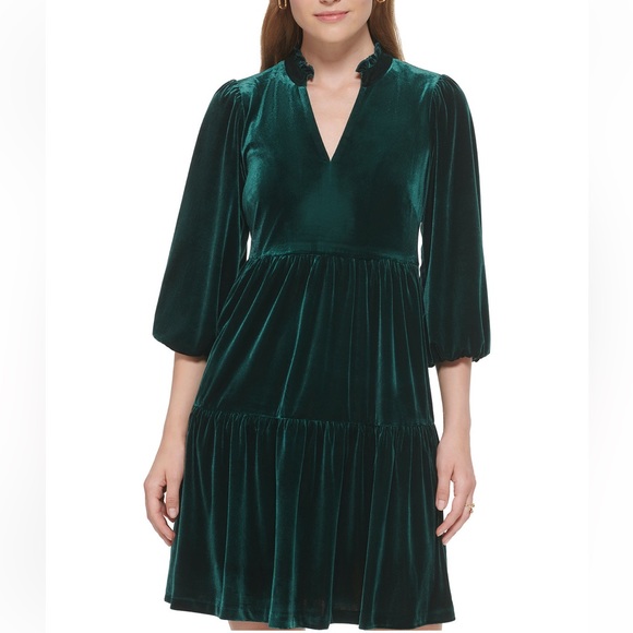 185. Vince Camuto Puff Sleeve Velvet tiered dress size 4 in hunter green - Picture 1 of 6
